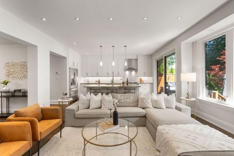 Photo 12 at 35 Belgrave Avenue, Nortown, Toronto