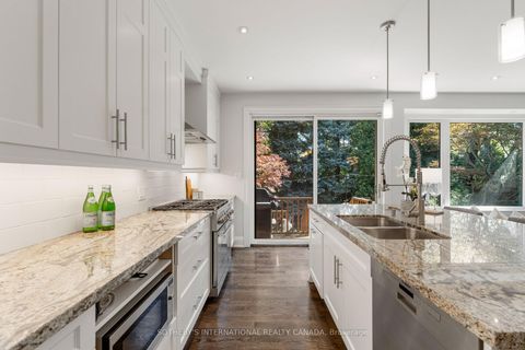 Photo 17 at 35 Belgrave Avenue, Nortown, Toronto