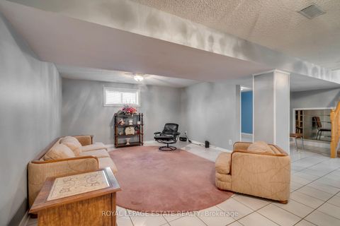 Photo 13 at 17 Altair Avenue, L'Amoreaux, Toronto