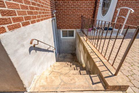Photo 20 at 17 Altair Avenue, L'Amoreaux, Toronto