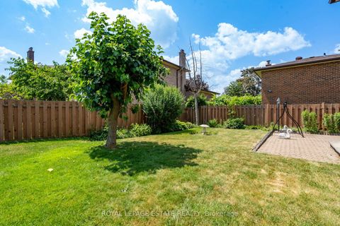 Photo 24 at 17 Altair Avenue, L'Amoreaux, Toronto
