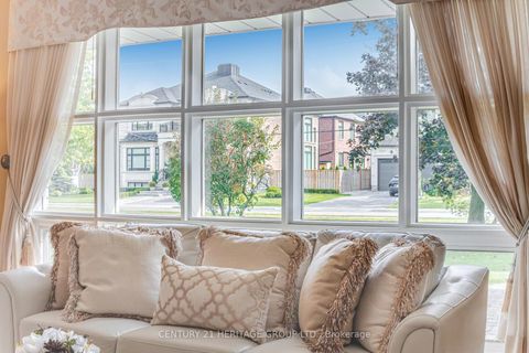 Photo 12 at 22 Poplar Drive, Oak Ridges, Richmond Hill