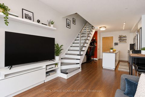 Photo 4 at 917 - 1040 The Queensway, Queensway, Toronto