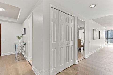 Photo 2 at 802 - 1 Concorde Place, Don Mills, Toronto
