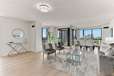 Photo 3 at 802 - 1 Concorde Place, Don Mills, Toronto