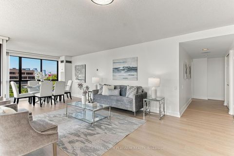 Photo 4 at 802 - 1 Concorde Place, Don Mills, Toronto