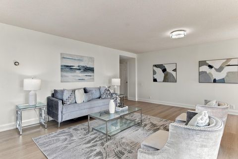 Photo 5 at 802 - 1 Concorde Place, Don Mills, Toronto