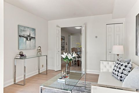 Photo 7 at 802 - 1 Concorde Place, Don Mills, Toronto