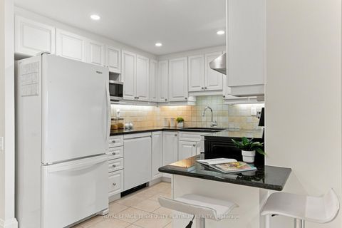 Photo 12 at 802 - 1 Concorde Place, Don Mills, Toronto