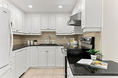 Photo 13 at 802 - 1 Concorde Place, Don Mills, Toronto