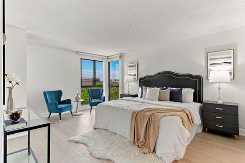 Photo 18 at 802 - 1 Concorde Place, Don Mills, Toronto