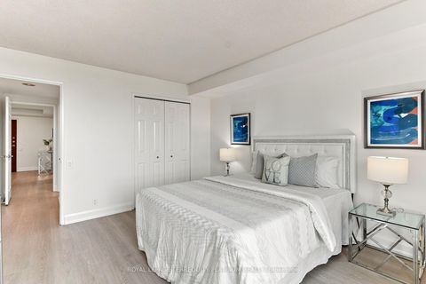 Photo 21 at 802 - 1 Concorde Place, Don Mills, Toronto