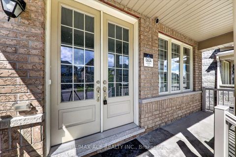 Photo 6 at 10 Hitching Post Road, Keswick South, Georgina