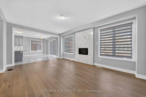 Photo 11 at 10 Hitching Post Road, Keswick South, Georgina