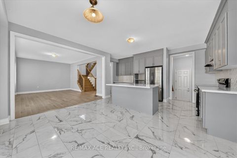 Photo 15 at 10 Hitching Post Road, Keswick South, Georgina