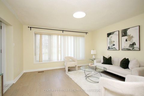 Photo 9 at 31 Monterrey Drive, Beaumonde Heights, Toronto
