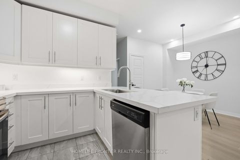 Photo 14 at 7 Vantage Loop, Woodland Hill, Newmarket