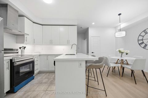 Photo 15 at 7 Vantage Loop, Woodland Hill, Newmarket