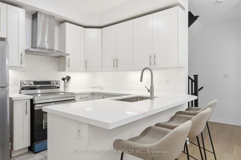 Photo 16 at 7 Vantage Loop, Woodland Hill, Newmarket