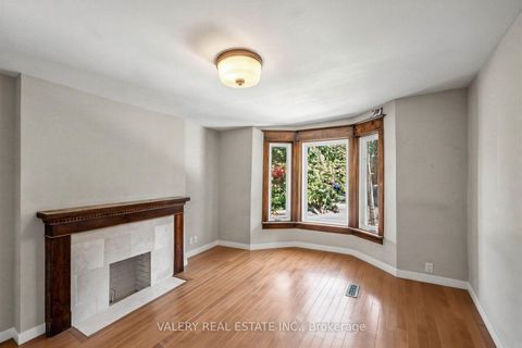 Photo 1 at 472 Crawford Street, Little Italy, Toronto