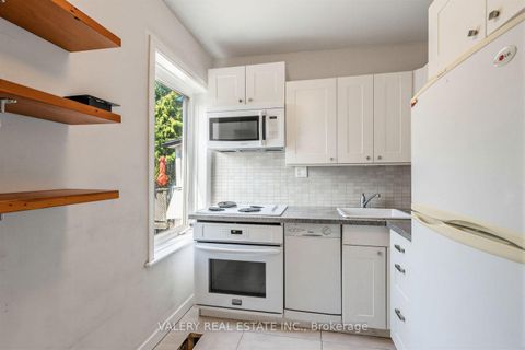 Photo 4 at 472 Crawford Street, Little Italy, Toronto