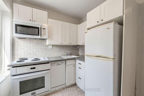 Photo 5 at 472 Crawford Street, Little Italy, Toronto