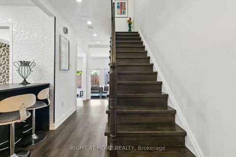 Photo 2 at 12 l'amoreaux Drive, L'Amoreaux, Toronto