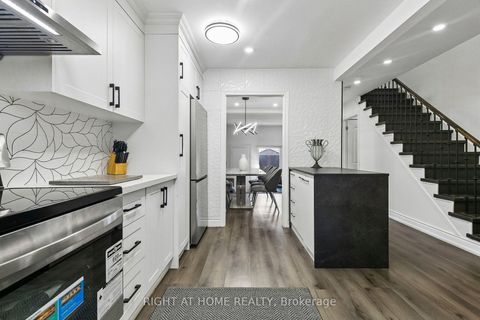 Photo 13 at 12 l'amoreaux Drive, L'Amoreaux, Toronto