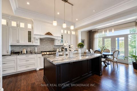 Photo 12 at 136 Homewood Avenue, Newtonbrook West, Toronto
