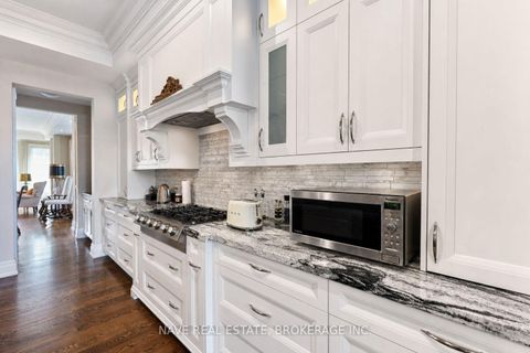 Photo 15 at 136 Homewood Avenue, Newtonbrook West, Toronto