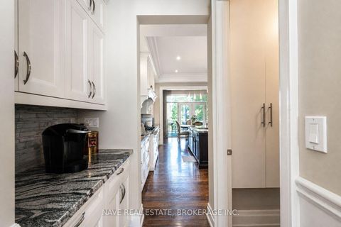 Photo 17 at 136 Homewood Avenue, Newtonbrook West, Toronto