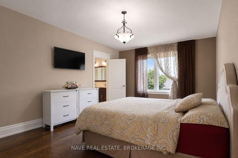 Photo 30 at 136 Homewood Avenue, Newtonbrook West, Toronto