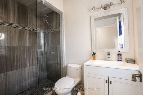 Photo 35 at 136 Homewood Avenue, Newtonbrook West, Toronto