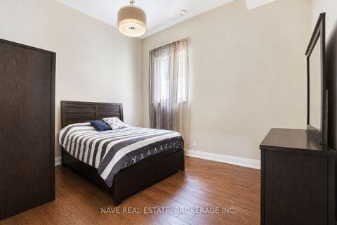Photo 40 at 136 Homewood Avenue, Newtonbrook West, Toronto