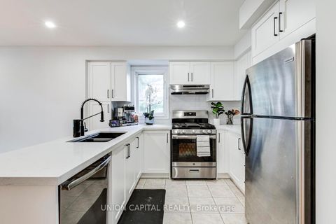 Photo 11 at 8 - 1 Bastedo Avenue, Woodbine Corridor, Toronto