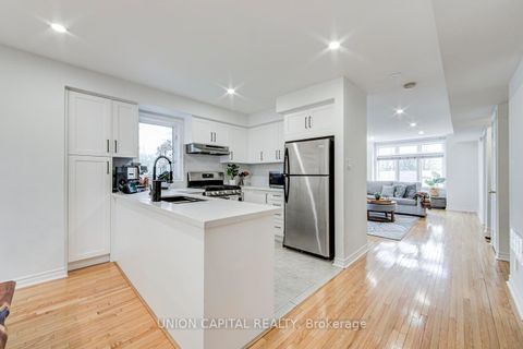 Photo 13 at 8 - 1 Bastedo Avenue, Woodbine Corridor, Toronto