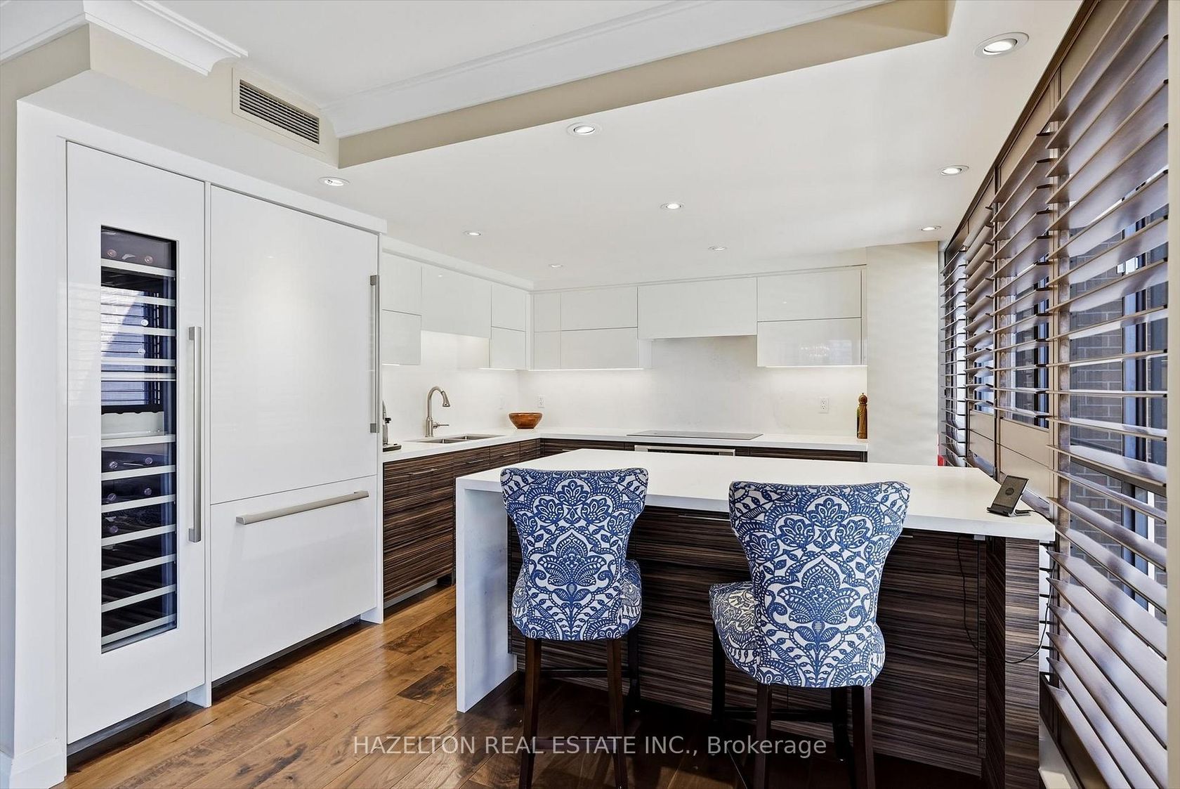 608 - 164 Cumberland Street, Annex, Toronto 