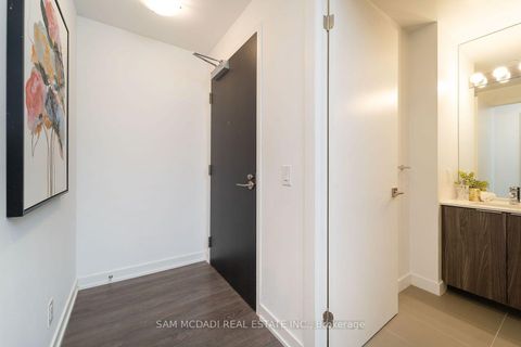 Photo 3 at 301 - 609 Avenue Road, St. Clair, Toronto