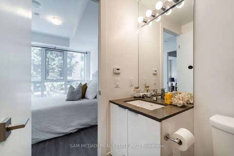 Photo 18 at 301 - 609 Avenue Road, St. Clair, Toronto