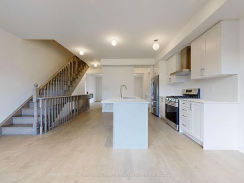 Photo 16 at 124 Tennant Circle, Vellore Village, Vaughan