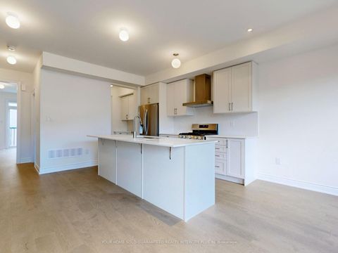 Photo 18 at 124 Tennant Circle, Vellore Village, Vaughan