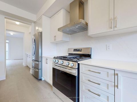 Photo 22 at 124 Tennant Circle, Vellore Village, Vaughan