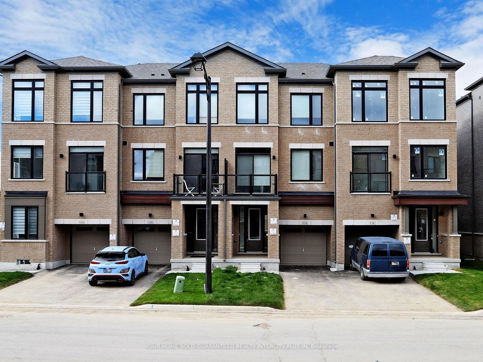 124 Tennant Circle, Vellore Village, Vaughan photo 6