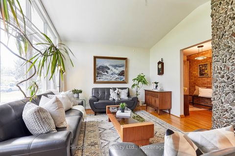 Photo 2 at 122 Haileybury Drive, Bendale, Toronto
