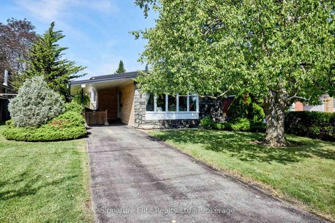 Photo 10 at 122 Haileybury Drive, Bendale, Toronto