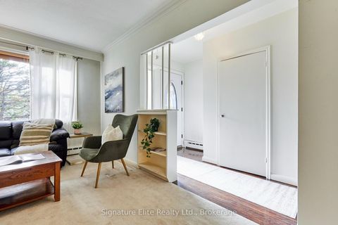 Photo 2 at 15 Bonny Lynn Court, Ionview, Toronto