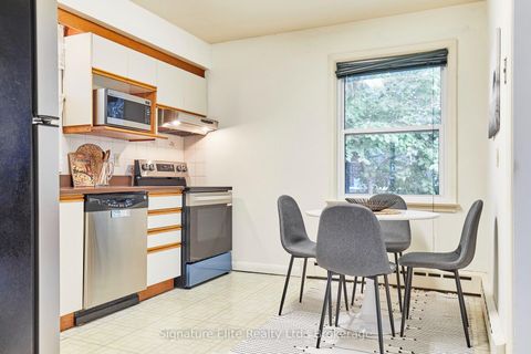 Photo 7 at 15 Bonny Lynn Court, Ionview, Toronto