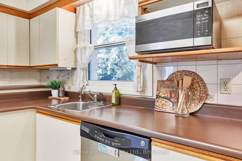 Photo 9 at 15 Bonny Lynn Court, Ionview, Toronto