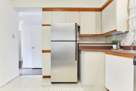 Photo 11 at 15 Bonny Lynn Court, Ionview, Toronto
