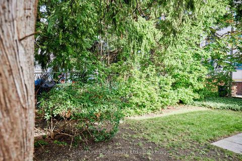 Photo 34 at 15 Bonny Lynn Court, Ionview, Toronto